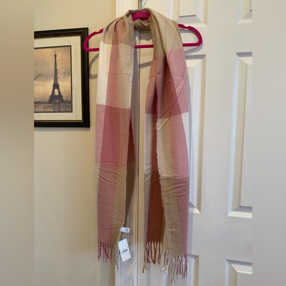 Jenni Accessories - Soft Pink Color Blocked Winter Scarf